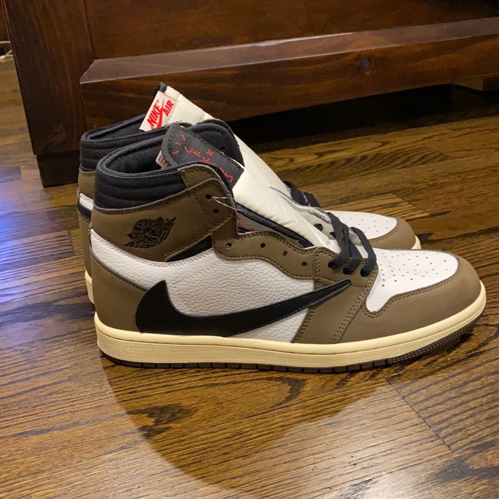 Travis Scott Jordan 1s
